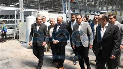 رئيس الوزراء يبدأ جولة تفقدية لعدد من المصانع بالعاشر من رمضان