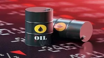 انخفاض أسعار النفط مع تراجع حدة التوترات الجيوسياسية بالشرق الأوسط
