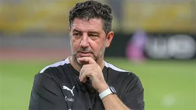 مدرب منتخب مصر السابق يشكو اتحاد الكرة للحصول على الشرط الجزائي