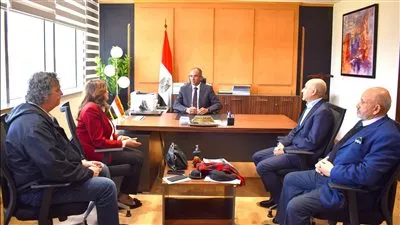 وزير الإسكان يتابع جهود تحسين مستوى خدمات مياه الشرب والصرف الصحي 