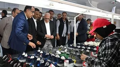رئيس الوزراء يتفقد مصنعين للزيوت والأحذية بالمنطقة الصناعية جنوب بورسعيد