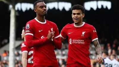 ليفربول يتخطى فولهام ويشارك أرسنال صدارة الدوري الإنجليزي 