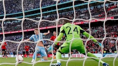 مانشستر يونايتد ينجو من «دراما كوفنتري» ويعبر إلى نهائي كأس الاتحاد الإنجليزي 