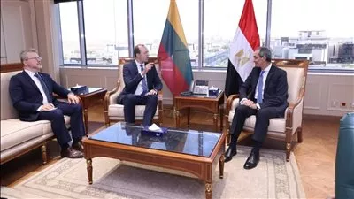 مصر تبحث مع ليتوانيا تعزيز التعاون بمجالات التعهيد والبريد والبنية التحتية الرقمية