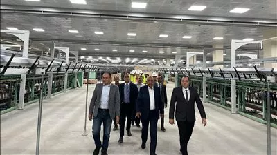 وزير قطاع الأعمال العام يتفقد مصانع شركة مصر للغزل والنسيج بالمحلة الكبرى 