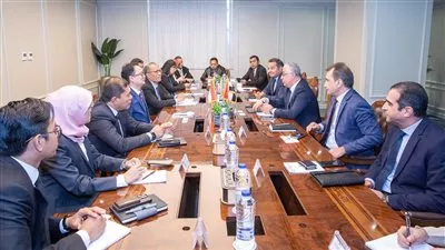 رئيس «اقتصادية قناة السويس» يبحث مع وفد إندونيسى تعزيز التعاون المشترك