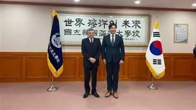 رئيس هيئة قناة السويس يبحث سبل التعاون مع جامعة كوريا البحرية