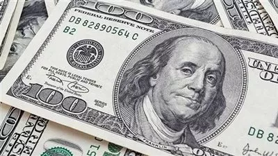 استقرار الدولار وسط تجدد الآمال بخفض قريب للفائدة