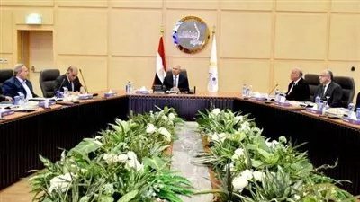 وزير النقل يؤكد أهمية تطوير الخطين الأول والثاني للمترو