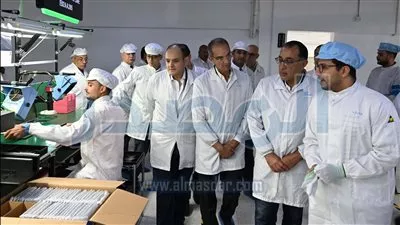 رئيس الوزراء يتفقد مصنع «فيفو» للهواتف الذكية بالعاشر من رمضان