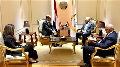 وزير النقل يبحث مع 9 شركات نمساوية تصنيع مهمات السكك الحديدية محليًا