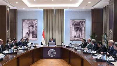 رئيس الوزراء يؤكد أهمية الانتظام في صرف مقابل الأعباء التصديرية