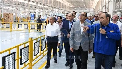 رئيس الوزراء يتفقد مصانع مجموعة العربي بمنطقة كوم أبو راضى الصناعية فى بنى سويف