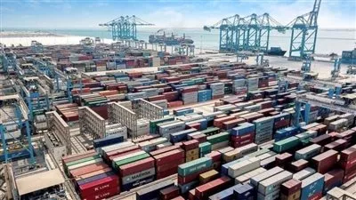 تداول 16 ألف طن و794 شاحنة بضائع بموانئ البحر الأحمر