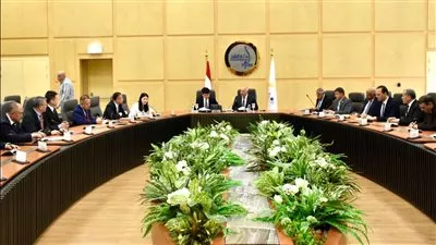 وزير النقل يبحث مع الشركات الصينية إنشاء مصنع للوحدات المتحركة في مصر 