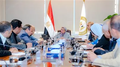 وزيرة البيئة تبحث فرص استثمار شركات الأسمنت بمجال تدوير المخلفات