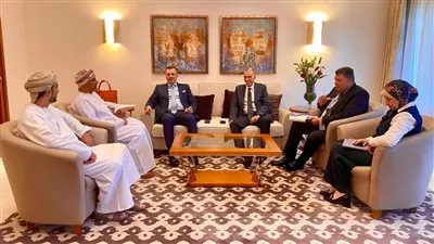 وزير السياحة يبحث تعزيز الحملات الترويجية والزيارات المشتركة بين مصر وعمان