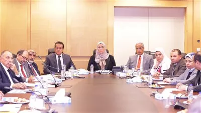 الحكومة تبحث التوسع في برامج الحماية التأمينية والصحية للعمالة غير المنتظمة