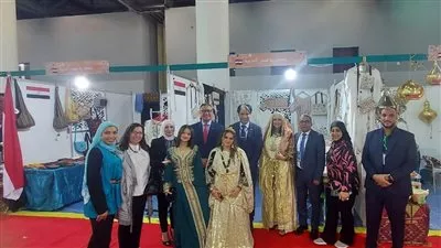 شباب جهاز تنمية المشروعات يشارك في معرض الصناعات التقليدية بالجزائر