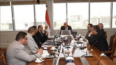 وزير الإسكان يتابع خطط تطوير العمل بهيئة المجتمعات العمرانية وأجهزتها