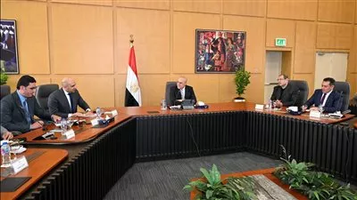 وزير الإسكان: إنشاء منصة إلكترونية للاستثمار السياحي في مصر