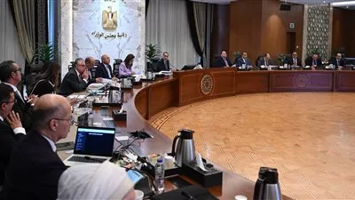 رئيس الوزراء يتابع موقف ميكنة الدورة الإجرائية للبرنامج الوطني لتنمية صناعة السيارات