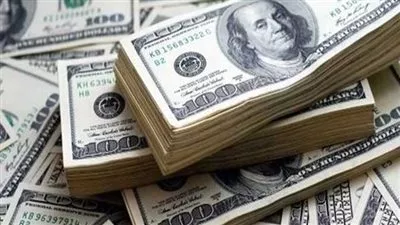 الدولار يرتفع من أدنى مستوياته مقابل اليورو والاسترليني منذ منتصف مارس
