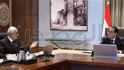 رئيس الوزراء يُشدد على ضرورة تعيين 30 ألف مُعلم سنويًا