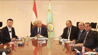 وزير الزراعة يبحث مع ممثلي 22 شركة صينية التعاون بمجال الإنتاج الداجني 