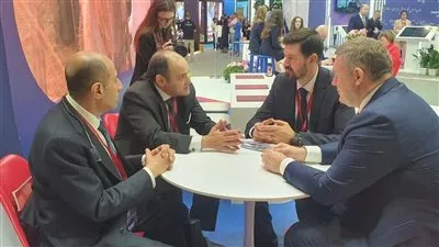 وزير التجارة والصناعة يبحث مع عدداً من الشركات الروسية زيادة التعاون المشترك