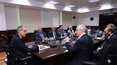  وزير الاتصالات يبحث خطط شركة نوكيا للتوسع في تصنيع الهواتف المحمولة بمصر