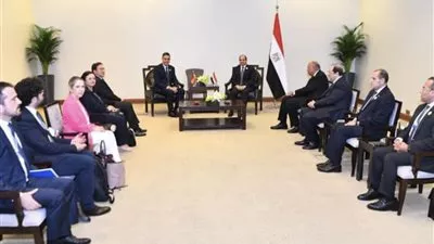 السيسي يلتقي رئيس وزراء إسبانيا على هامش مؤتمر الاستجابة الإنسانية الطارئة لغزة