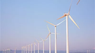 مصر تخطط لبناء مزرعة رياح بتكلفة 10 مليارات دولار في 2026