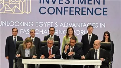 توقيع اتفاقية دراسة جدوى لتصنيع السيارات بمنطقة شرق بورسعيد