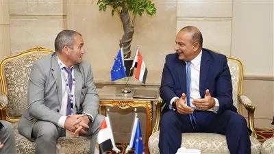 نائب وزيرة التخطيط يبحث مع شركة ETF VINCI الفرنسية توطين صناعات السكك الحديدية