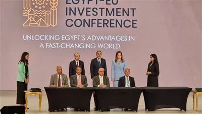 مصر توقع اتفاقيات 4 مشروعات للأمونيا الخضراء بطاقة 6 ملايين طن سنوياً 