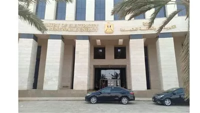 تنفيذ وإقامة وشد الموصلات بـ24 برج بالخط الكهربائى بمحافظة الشرقية