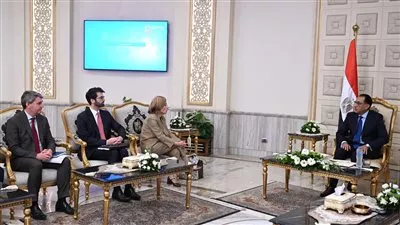 رئيس الوزراء يبحث تعزيز التعاون المشترك مع بنك الاستثمار الأوروبي