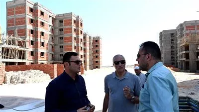 وزير الإسكان يتفقد الموقف التنفيذي لوحدات «سكن لكل المصريين» بالعاشر من رمضان