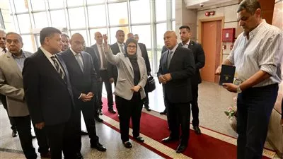 «الوزير» يوجه بزيادة أيام عمل هيئة التنمية الصناعية 