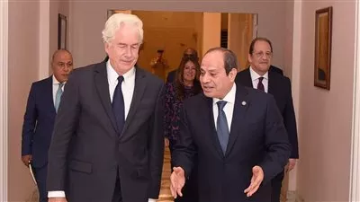 السيسي يناقش مع رئيس وكالة الاستخبارات الأمريكية مستجدات جهود وقف الحرب بغزة
