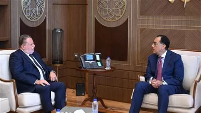 الحكومة تتعاون مع البنك المركزي لزيادة الحصيلة الدولارية وخفض معدل التضخم 