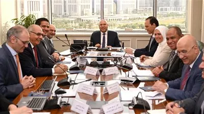 «الوزير» يبحث سبل دعم مشروعات مجموعة المنصور لتصنيع السيارات في مصر