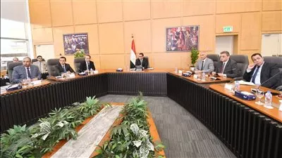 وزير الإسكان يوجه بوضع خطط محددة لتسويق الوحدات بمشروعات المدن الجديدة