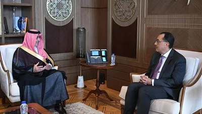 رئيس الوزراء يبحث سبل دعم الاستثمارات السعودية في مصر 
