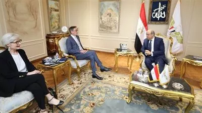 وزير الطيران يبحث مع مجموعة Thales الفرنسية أوجه التعاون المشترك