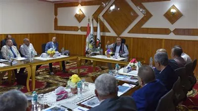 وزير قطاع الأعمال: تطوير السياسات التسويقية بشركات «القابضة الكيماوية» لزيادة المبيعات والصادرات 