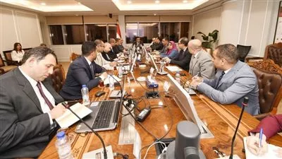 وزير الإسكان يوجه بوضع خطط احترافية لتسويق وحدات مشروعات المدن الجديدة