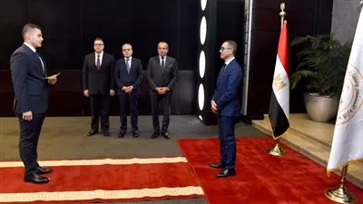 وزير الاستثمار يشهد مراسم القسم القانوني لـ 8 ملحقين تجاريين جدد