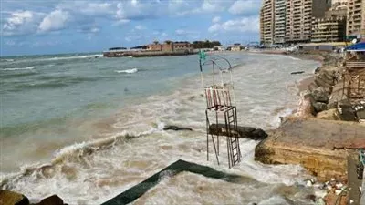 الحكومة تنفي انحسار مياه البحر عن بعض شواطئ الجمهورية 
